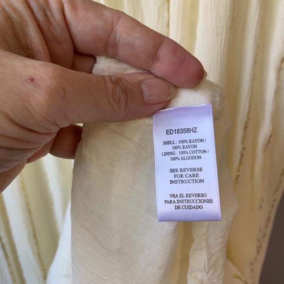 En Creme Flowy Rayon Creme Striped Metallic Maxi Sundress. Size L - Picture 9 of 10